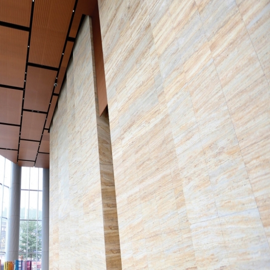 ʯ����ǽ������